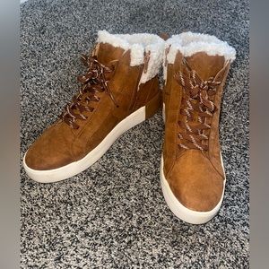 Time And True Women's Kaia High Top Faux
Shearling Sneakers-size 11